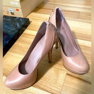 Vince Camuto Old rose heels, size 6.5